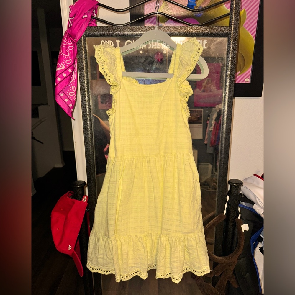 Yellow Ruffled girls eyelet Dress size small 6/7 HAS POCKETS!